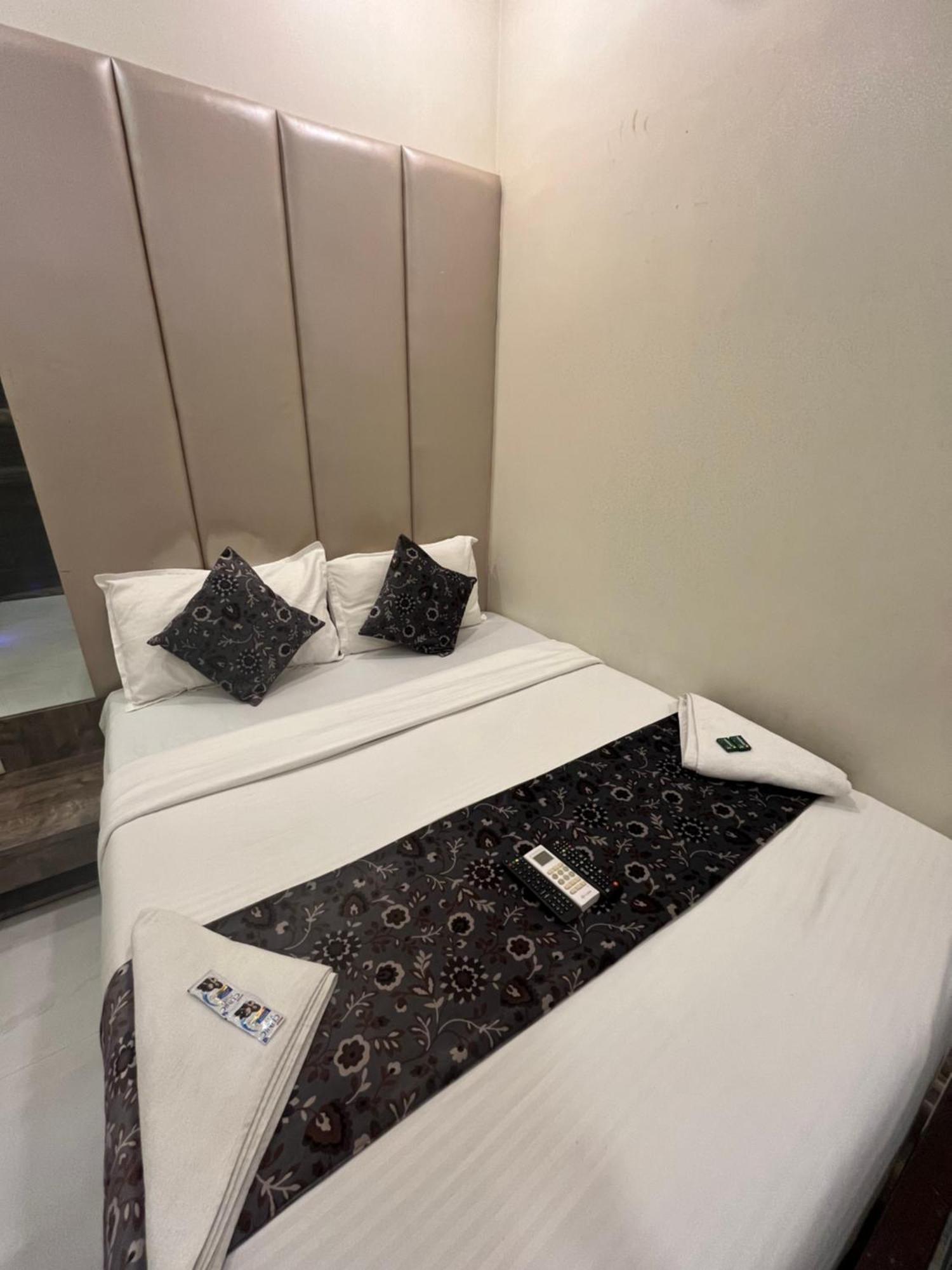 Ocean International Airport T-2 Hotel Bombaj
